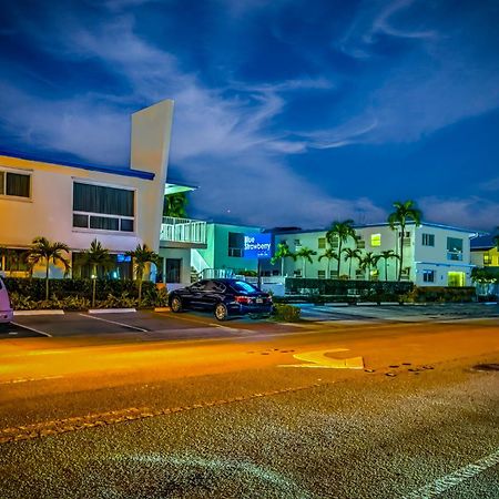 Blue Strawberry By The Sea Hotel Lauderdale-by-the-Sea Exterior photo
