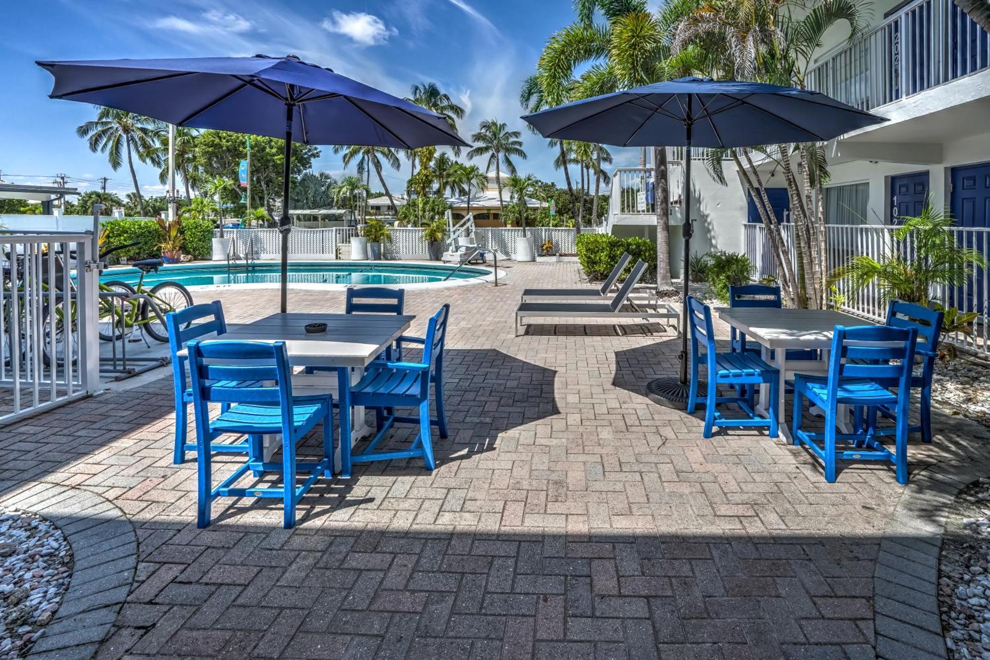 Blue Strawberry By The Sea Hotel Lauderdale-by-the-Sea Exterior photo