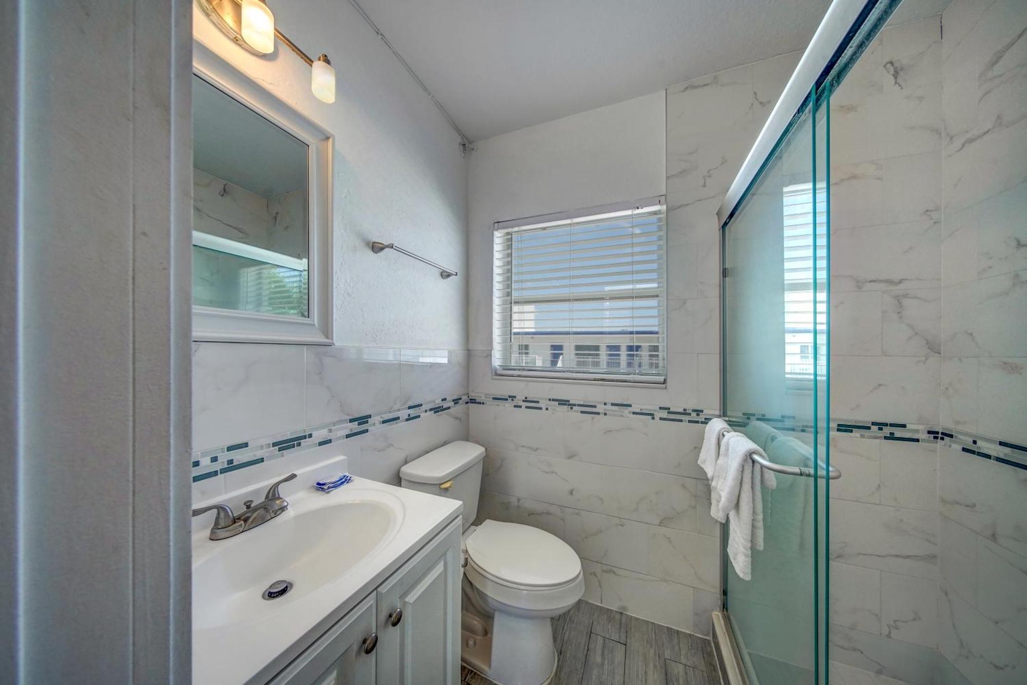 Blue Strawberry By The Sea Hotel Lauderdale-by-the-Sea Exterior photo